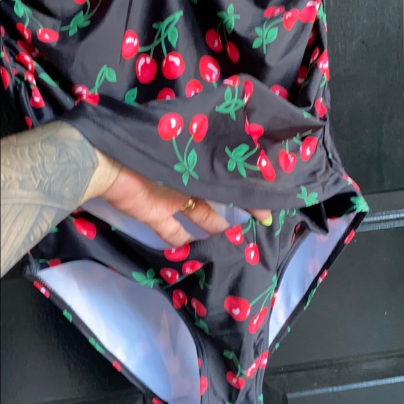 Pin-up cherries swimsuit - Picture 3 of 16